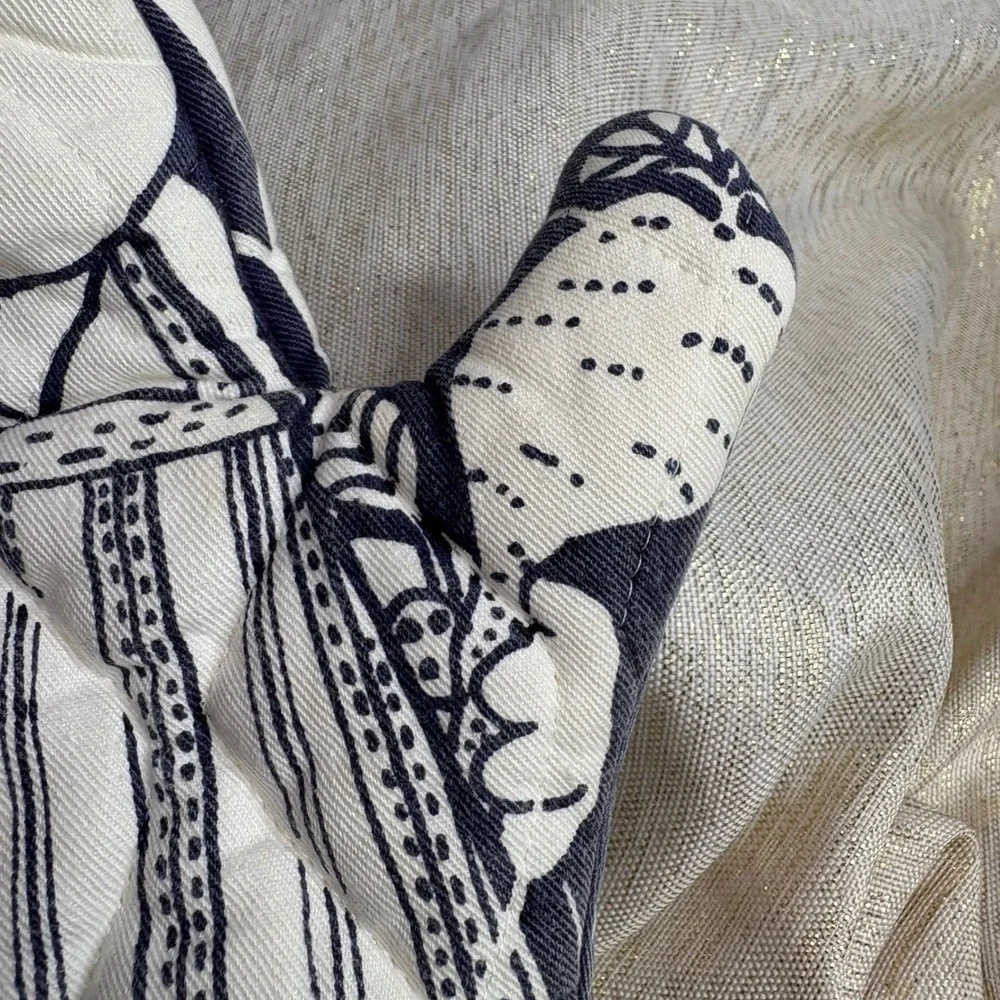 Quirky Gentleman Oven Mitt Potholder Chef Kitchen Novelty Print